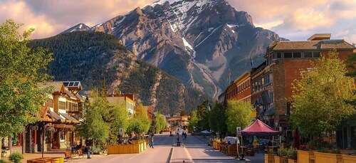 From Calgary: Private Lake Louise and Banff Day Trip