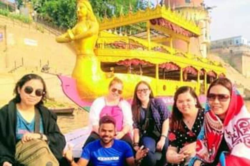 Traveling to Varanasi with Friends: A journey of love, adventure, and culturl immersion