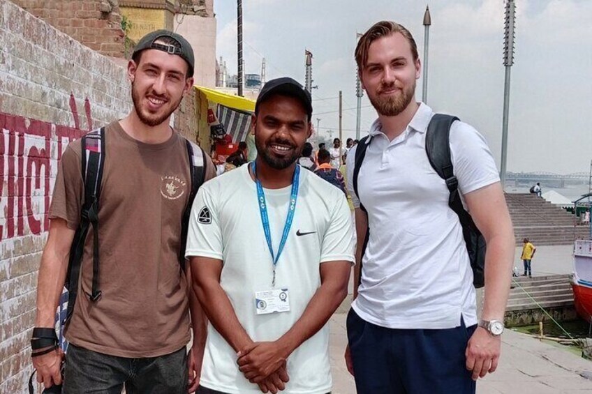 Traveling to Varanasi with Friends: A journey of love, adventure, and cultural immersion, walk this city like local and feel local