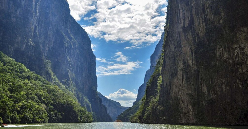 Picture 2 for Activity San Cristóbal: Sumidero Canyon & Chiapa de Corzo Guided Tour