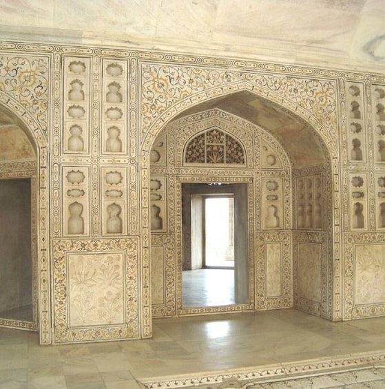 Explore  Mughal Tour 3  Days With Taj Mahal Exclusive 