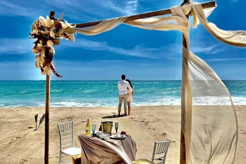 Private 3-Hour Romantic Dinners on the Beach Experience