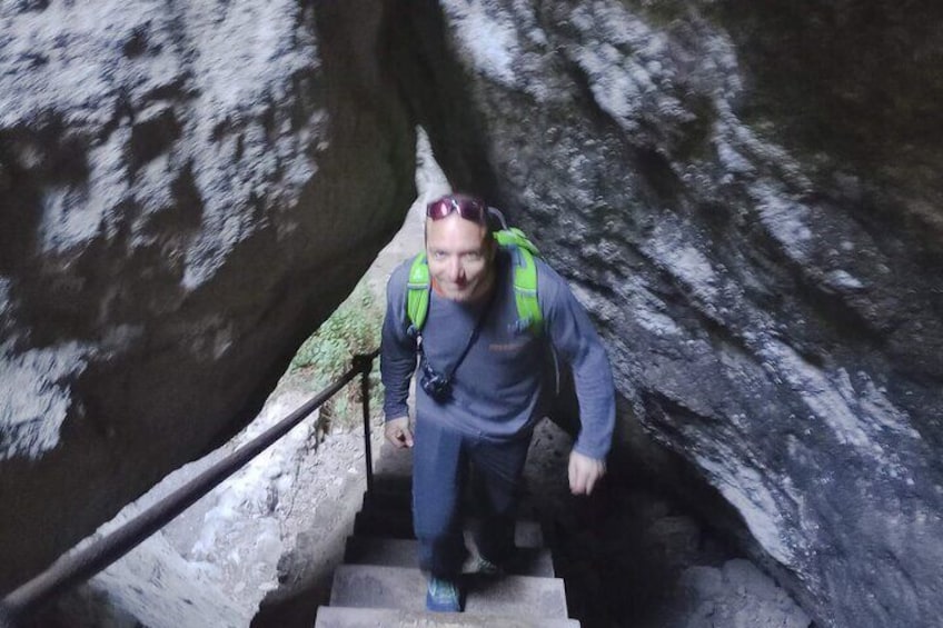 Descending 1000 m through the Black Caves down to Los Silos