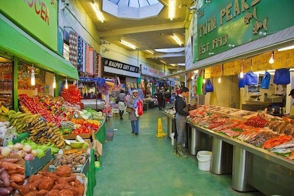 Brixton Market Tour with African and Caribbean Cuisine