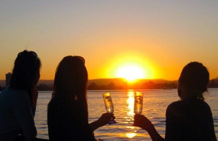 Cocktail Sunset Cruise aan boord van Breakaway Charters bij Sapphire