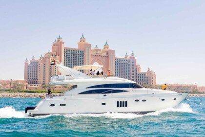 Dubaï : Visite d'un yacht de luxe avec barbecue et boissons en direct