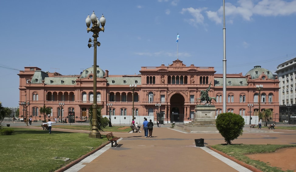 City Walking Tour with Optional Colón Theater & MALBA Museum