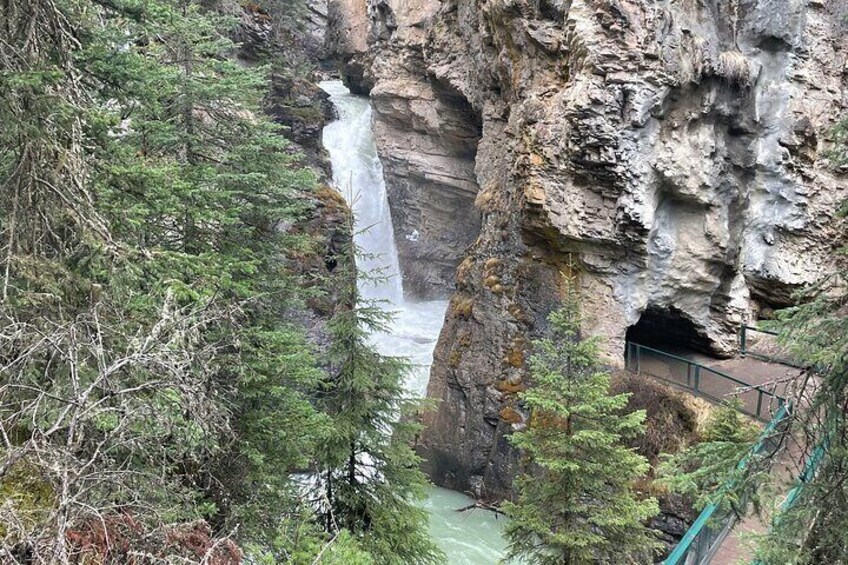 Explore Banff’s Wonders: Lake Louise, Johnston Canyon, and Beyond