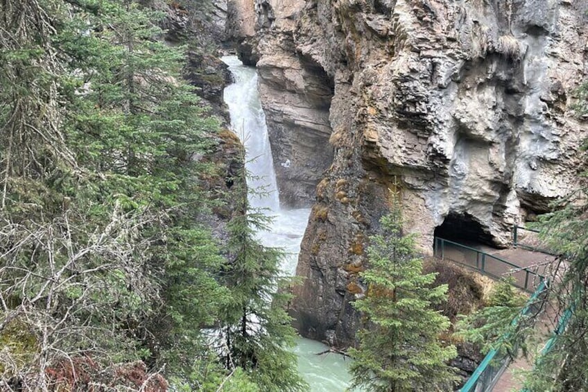 Explore Banff’s Wonders: Lake Louise, Johnston Canyon, and Beyond