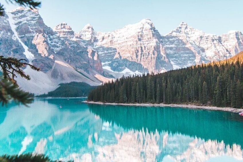 Explore Banff’s Wonders: Lake Louise, Moraine Lake, and Beyond