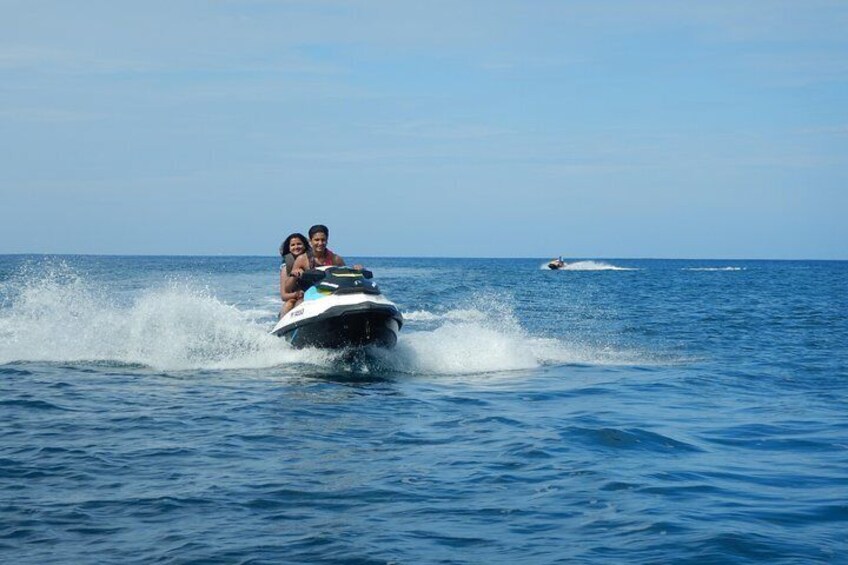 Jet-Ski Découverte 1H00 Jet Ski excursion to Moorea (Single or two-seater)