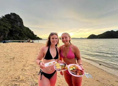 Krabi: Hong Eiland Zonsondergang Tour en BBQ Diner