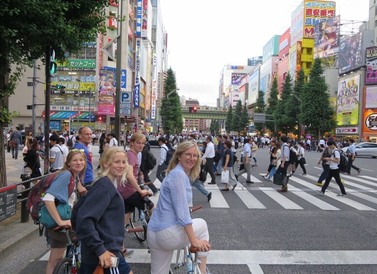 3-Hour Tokyo city Highlights Sunset Bike Tour