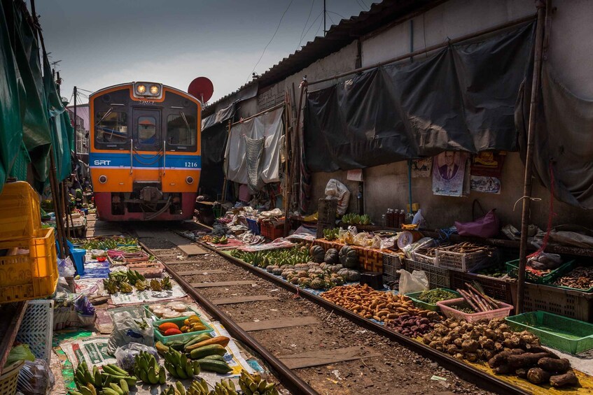 Picture 6 for Activity Bangkok: Damnoen Saduak, Train Market & Mahanakhon Day Trip