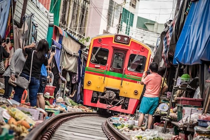 Bangkok: Dagsutflykt till Damnoen Saduak, tågmarknaden och Mahanakhon