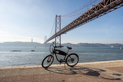里斯本：城市探索電動自行車租賃（含地圖和培訓）