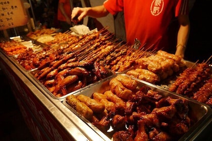 Local Favorites: Taiwan Night Market Food Tour in 2 hours