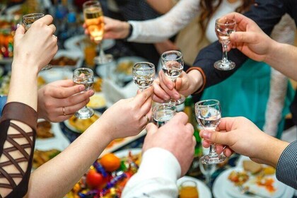 Visite amusante et exclusive de dégustation de vodka dans les bars de la vi...
