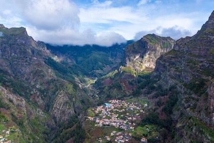 Private Tuk Tuk Tour in Nuns Valley