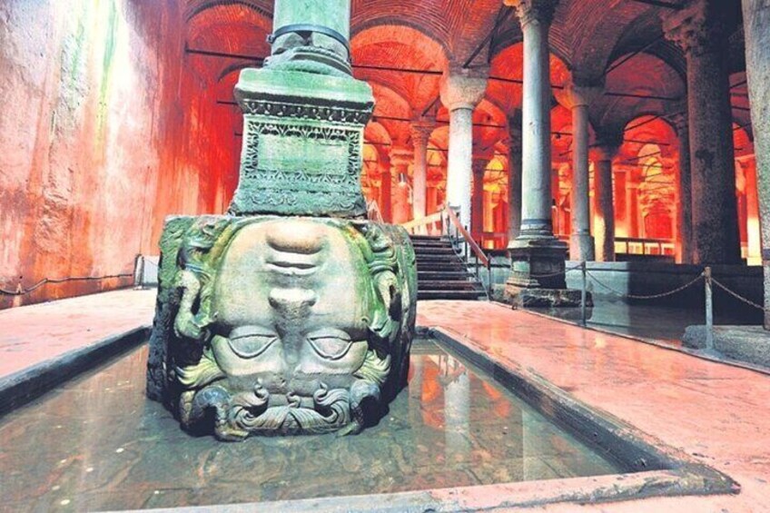 Private Guided Basilica Cistern and Topkapi Palace with Skip Line