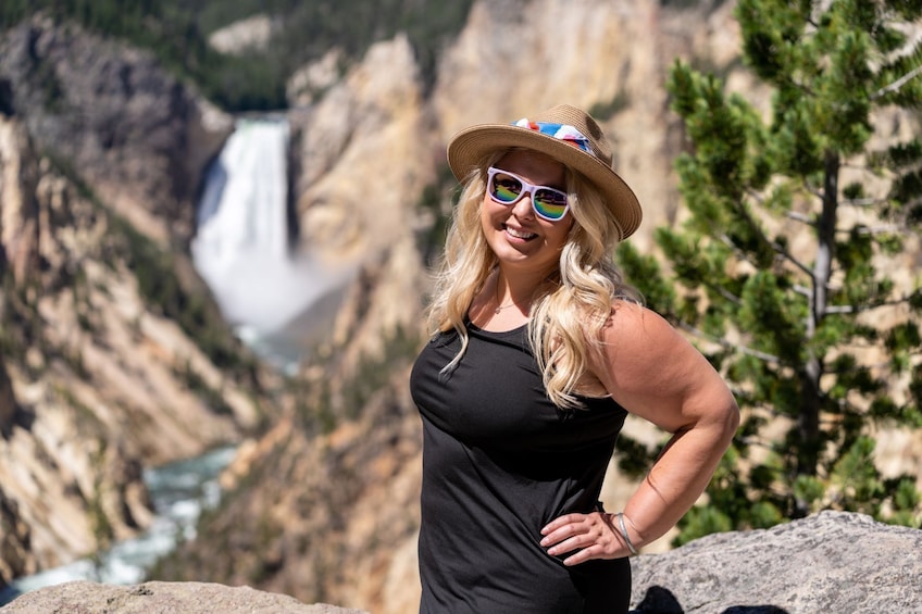 Yellowstone Old Faithful, Waterfalls, & Wildlife Tour