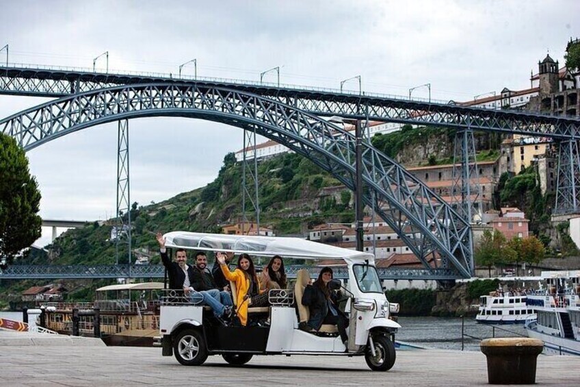 2 Hour Private Tuktuk Tour in Porto Douro to Left bank