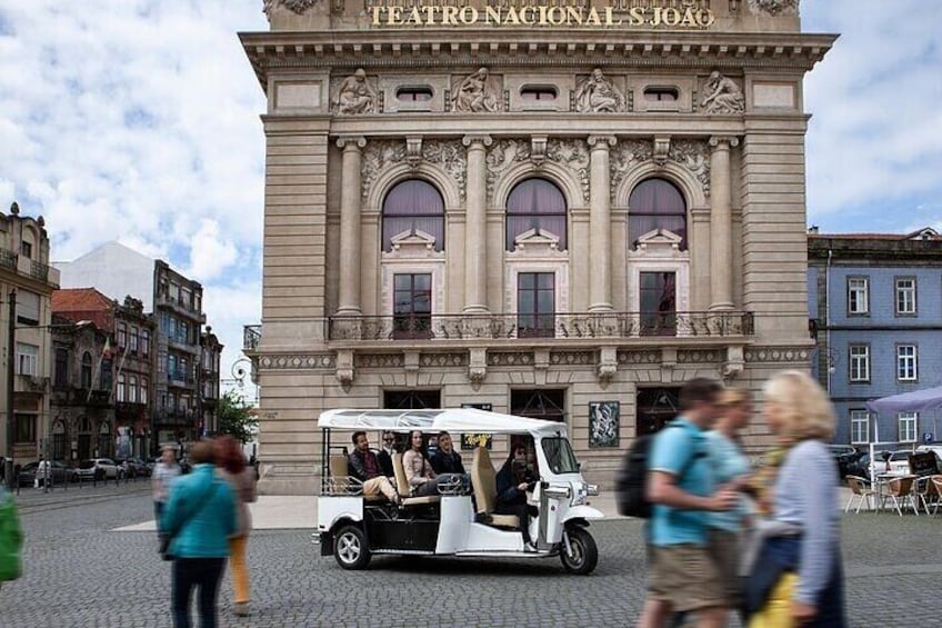 2 Hour Private Tuktuk Tour in Porto Douro to Left bank