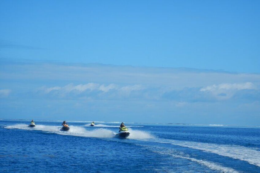 2 hours discovery tour of Moorea by Jet Ski