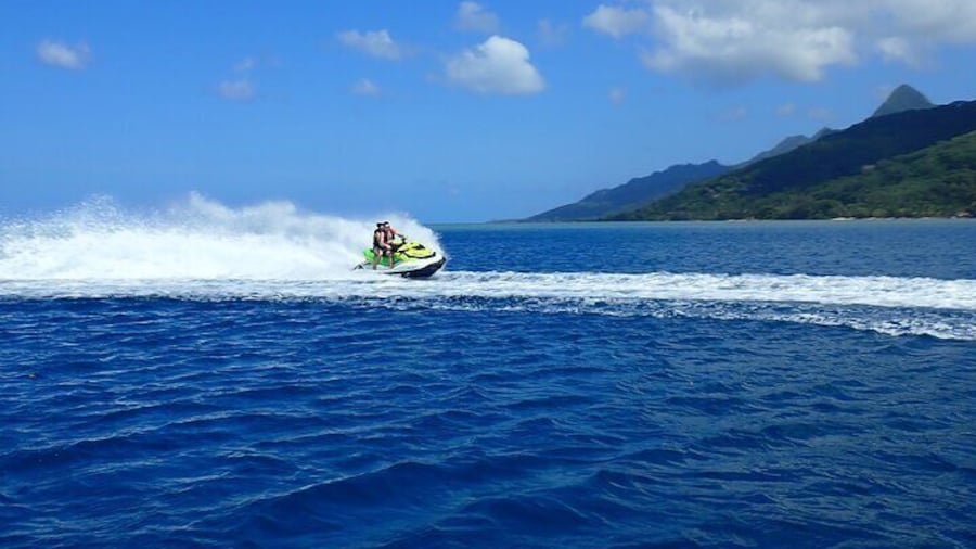 2 hours discovery tour of Moorea by Jet Ski
