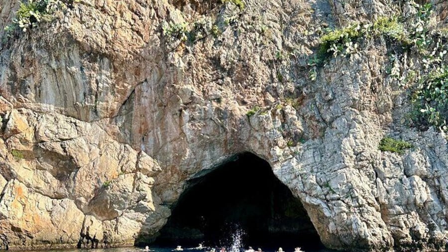 Half Day Guided Boat tour to Mala caves with stop in Villefranche
