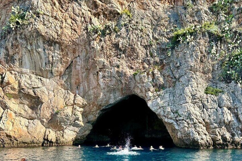 Half Day Guided Boat tour to Mala caves with stop in Villefranche