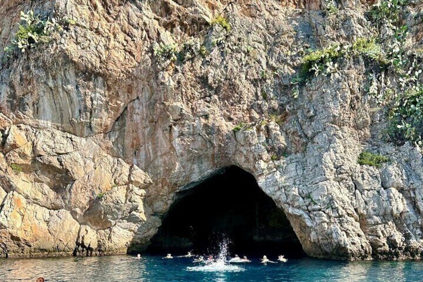 Half Day Guided Boat tour to Mala caves with stop in Villefranche