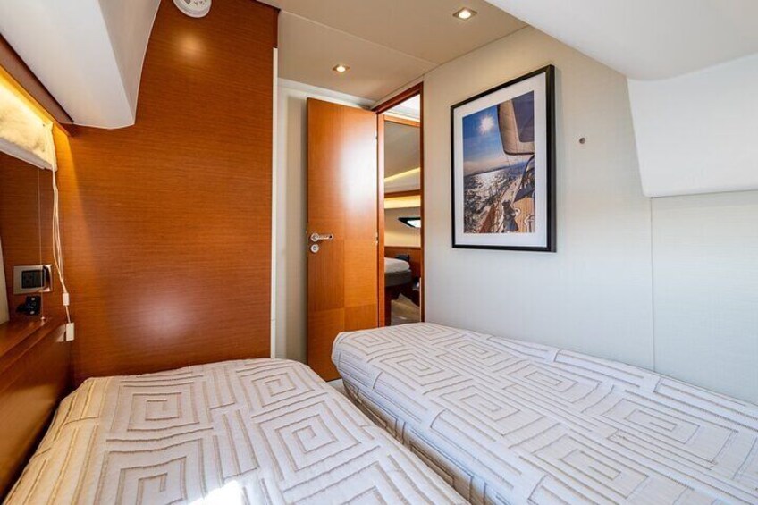 52-feet All Inclusive Flybridge Yacht Rental in Miami 