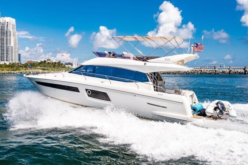 52-feet All Inclusive Flybridge Yacht Rental in Miami