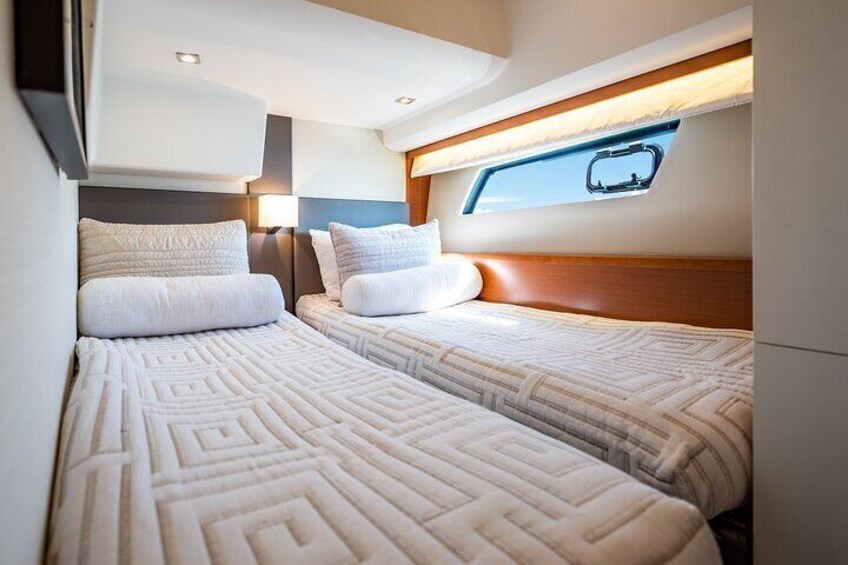 52-feet All Inclusive Flybridge Yacht Rental in Miami
