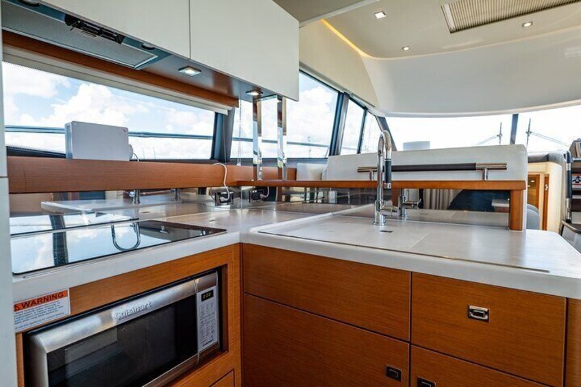 52-feet All Inclusive Flybridge Yacht Rental in Miami 