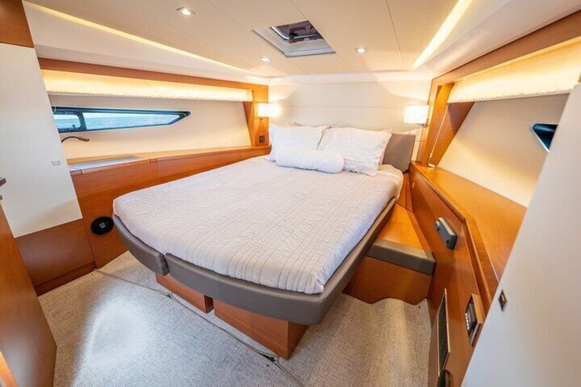 52-feet All Inclusive Flybridge Yacht Rental in Miami 