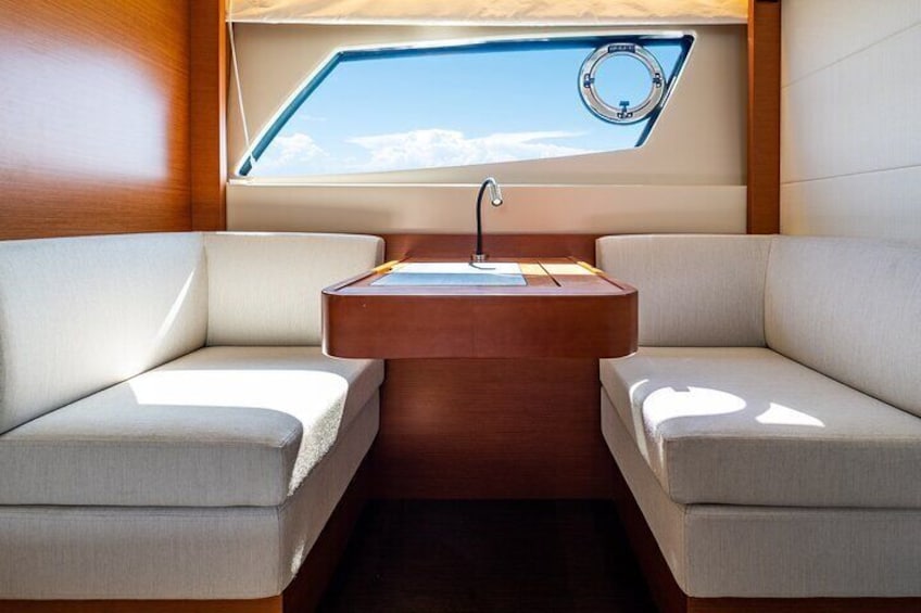 52-feet All Inclusive Flybridge Yacht Rental in Miami 