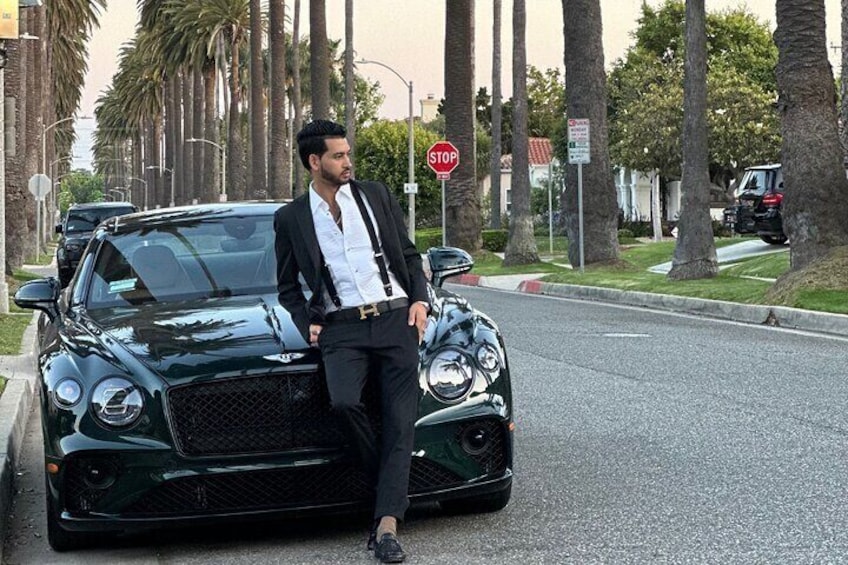 Take photos on famous palm street in Beverly Hills with the bentley