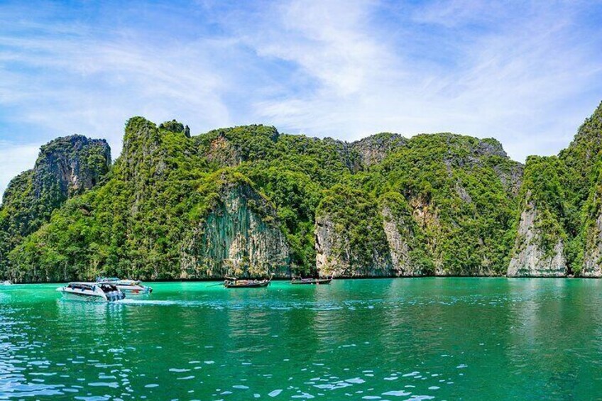Phi Phi & Khai Private Speedboat Tour From Phuket with Transfer