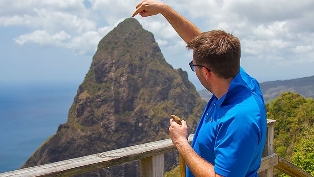 Man at top of Tet Paul trial sets for photo op in St. Lucia