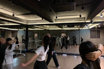 Private K-Pop Class and Tour in Seoul, South Korea
