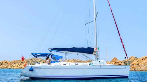 From Santa Teresa: Sailboat Tour to Corsica with Lunch