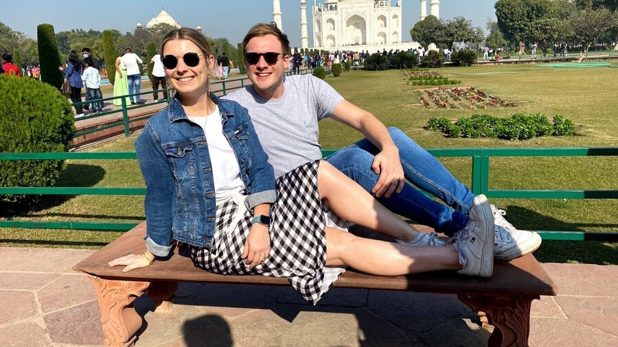 From Delhi: All-Inclusive Taj Mahal Tour by Gatimaan Express