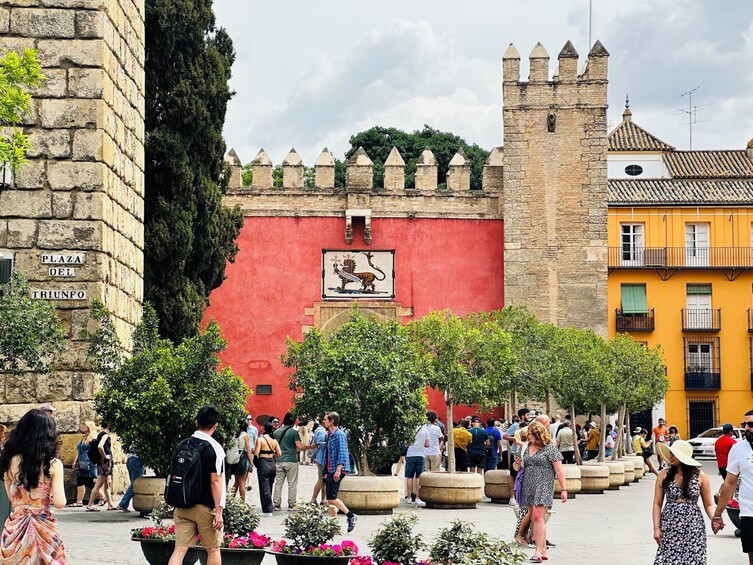 Alcázar & Highlights of Seville Chinese Tour