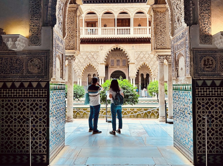Alcázar & Highlights of Seville Chinese Tour
