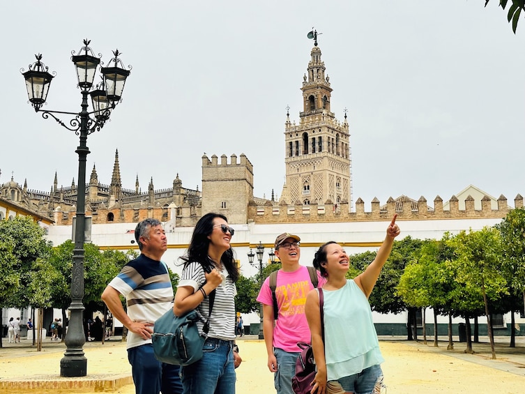Alcázar & Highlights of Seville Japanese Tour