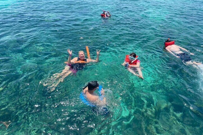 Private 30-Foot Adventure to Rose Island: Snorkel, Swim and Sip