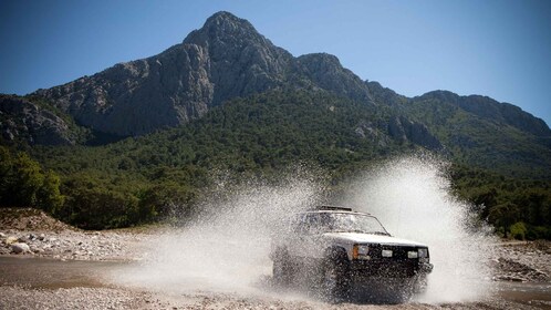 Dorgali : excursion d'une journée en Jeep hors piste et randonnée à Supramo...