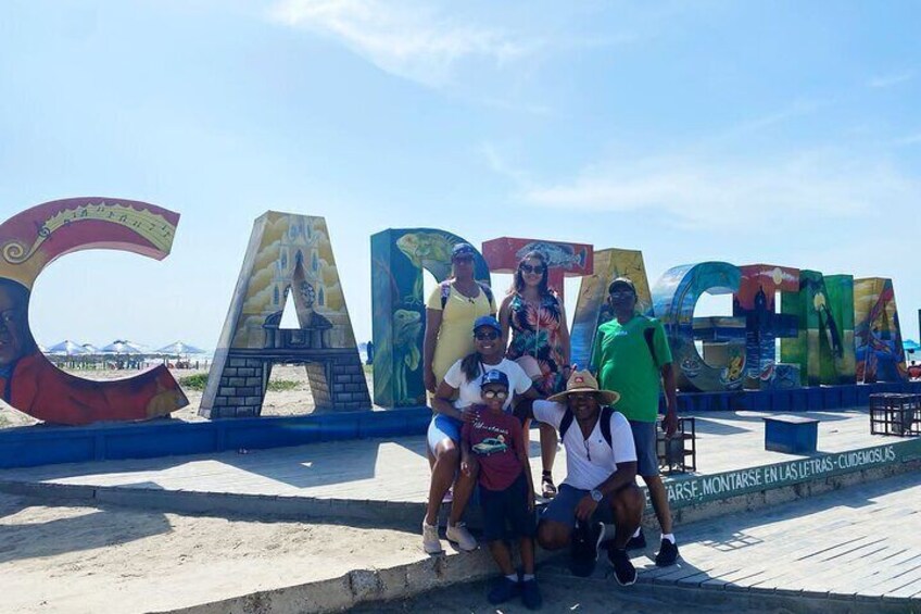 Tour in Chiva 5 hours through the City of Cartagena